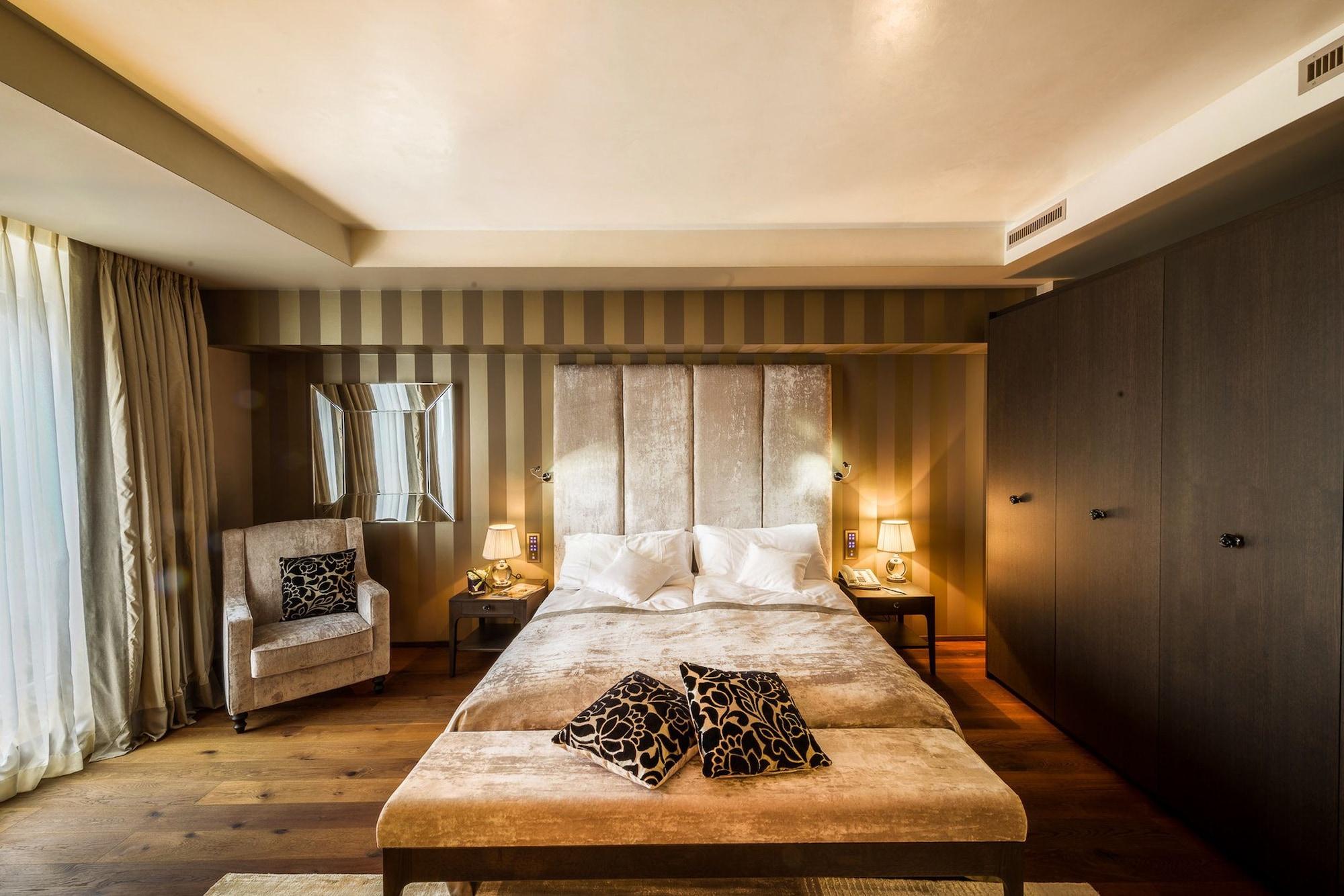 Lausanne Palace Exterior foto A bedroom at the Mandarin Oriental