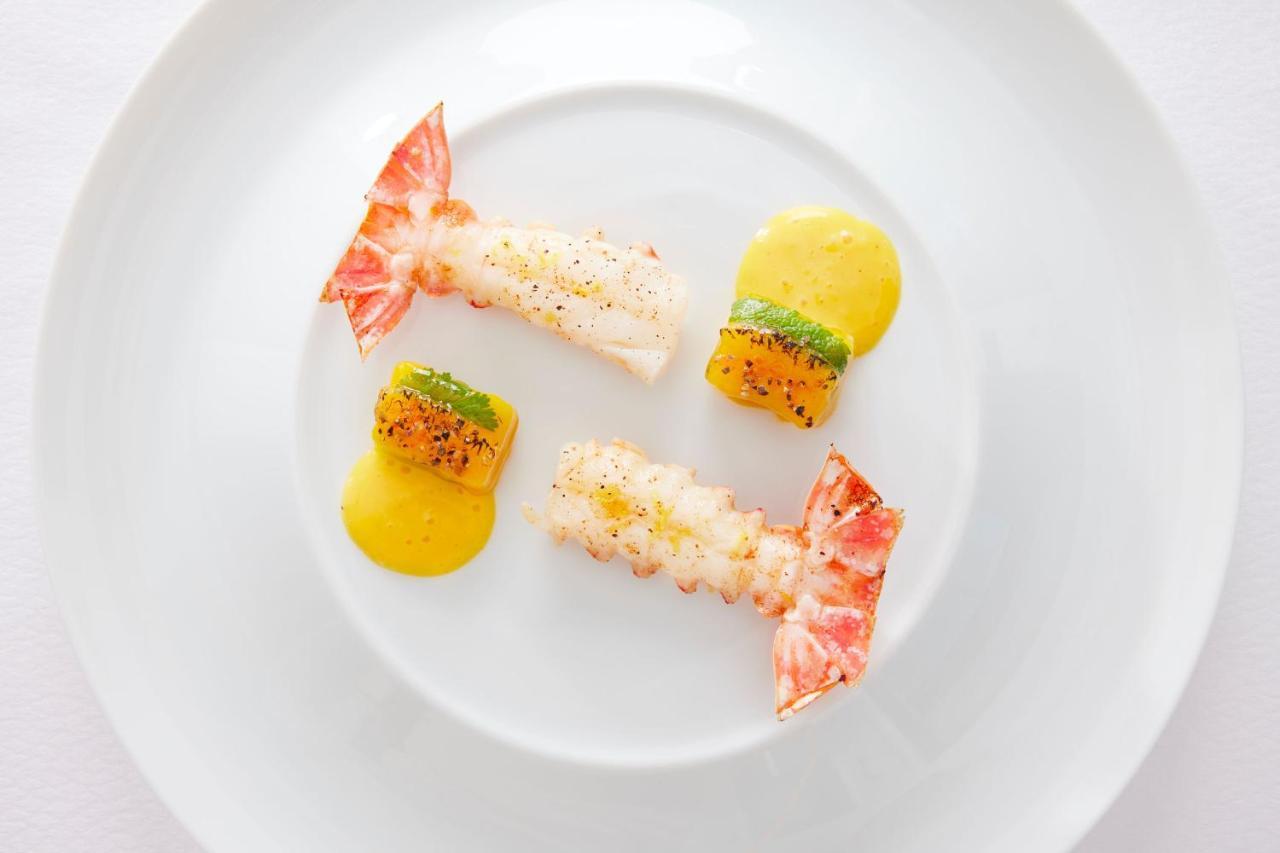 Lausanne Palace Exterior foto A prawn dish at the restaurant