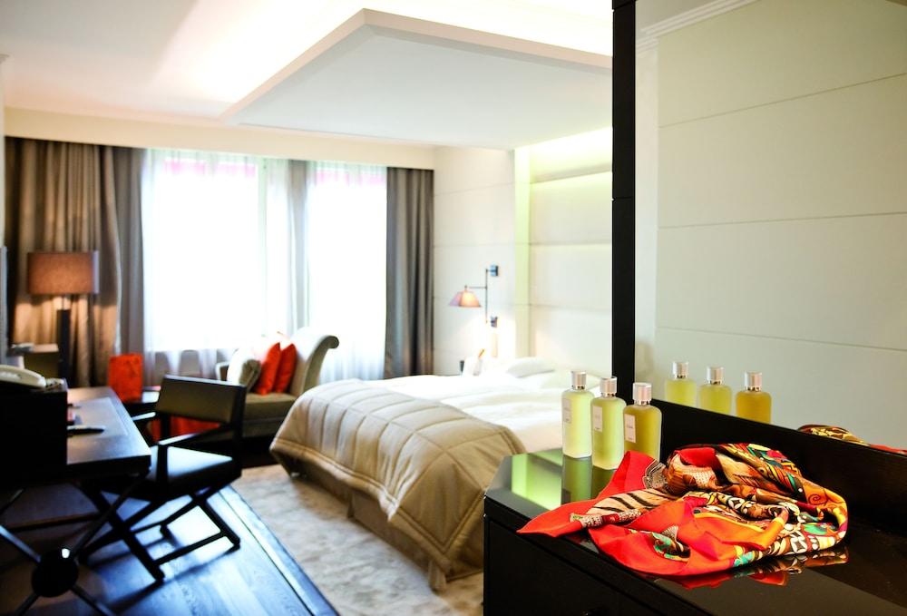 Lausanne Palace Exterior foto A room at the Mandarin Oriental, Munich