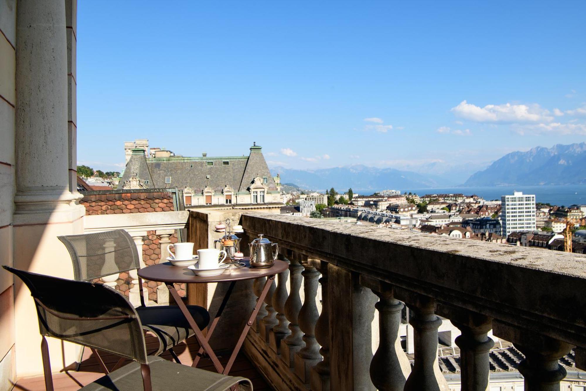 Lausanne Palace Exterior foto View from the balcony of a suite at the Hotel de l'Europe