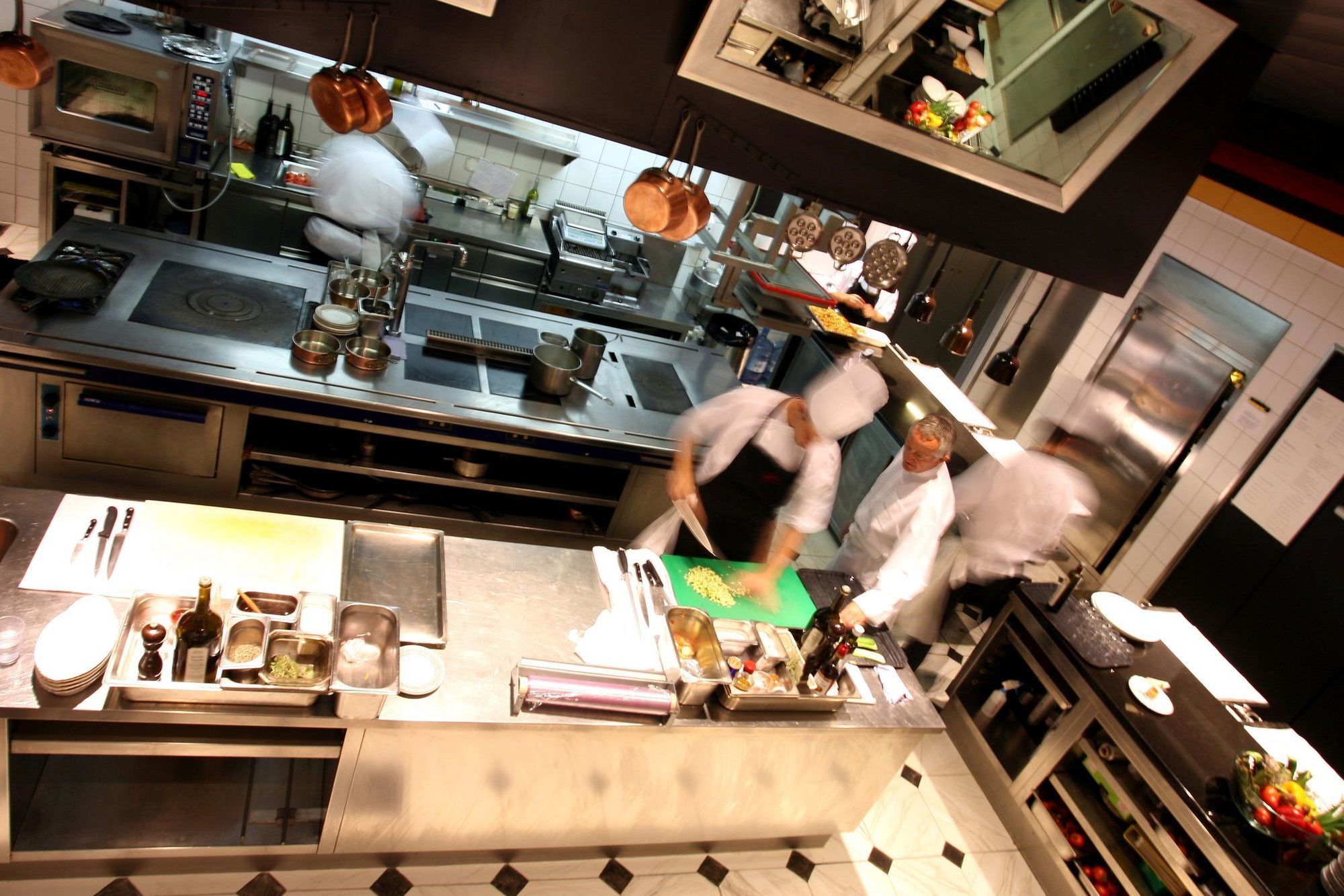 Lausanne Palace Restaurant foto A restaurant kitchen