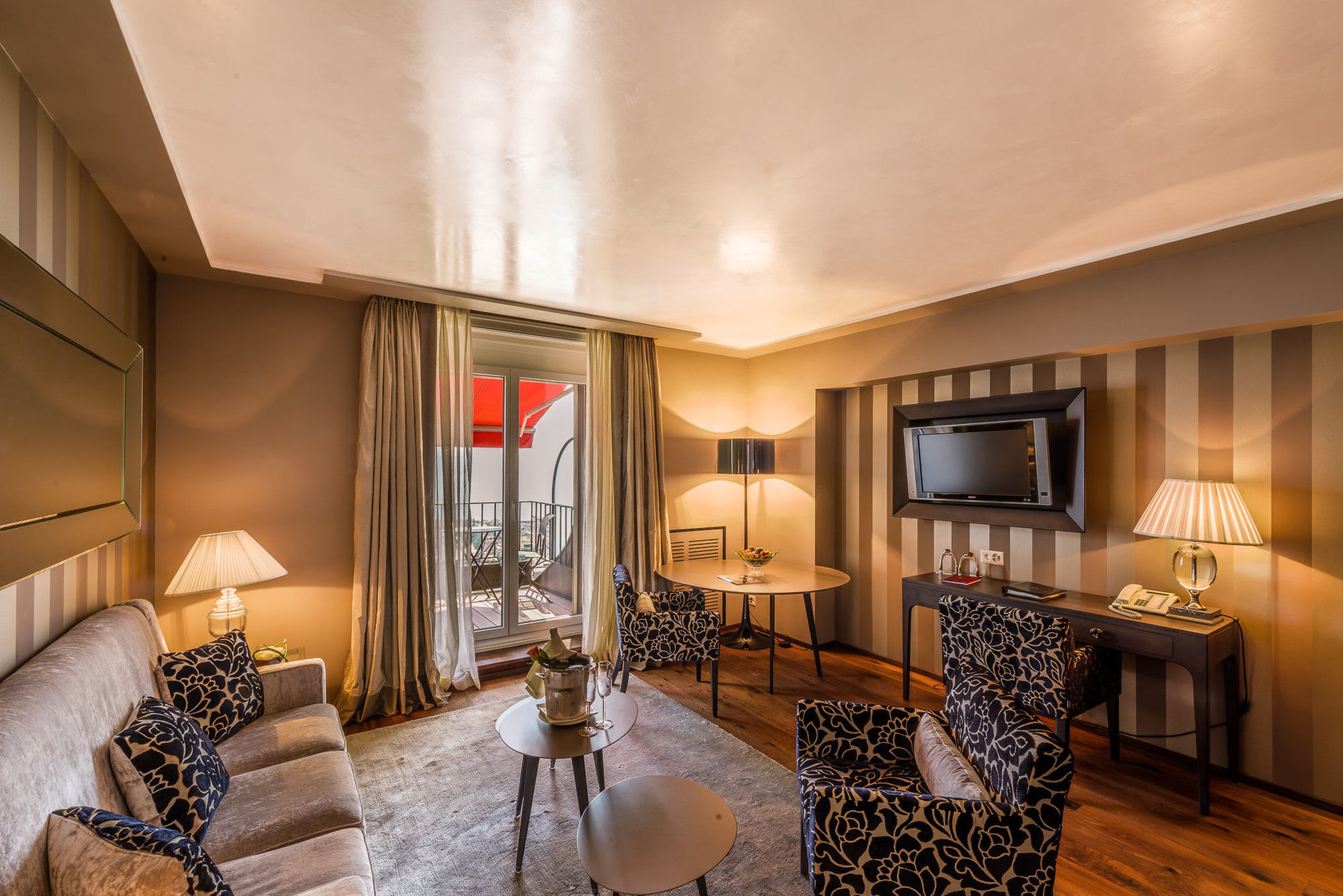 Lausanne Palace Exterior foto Suite